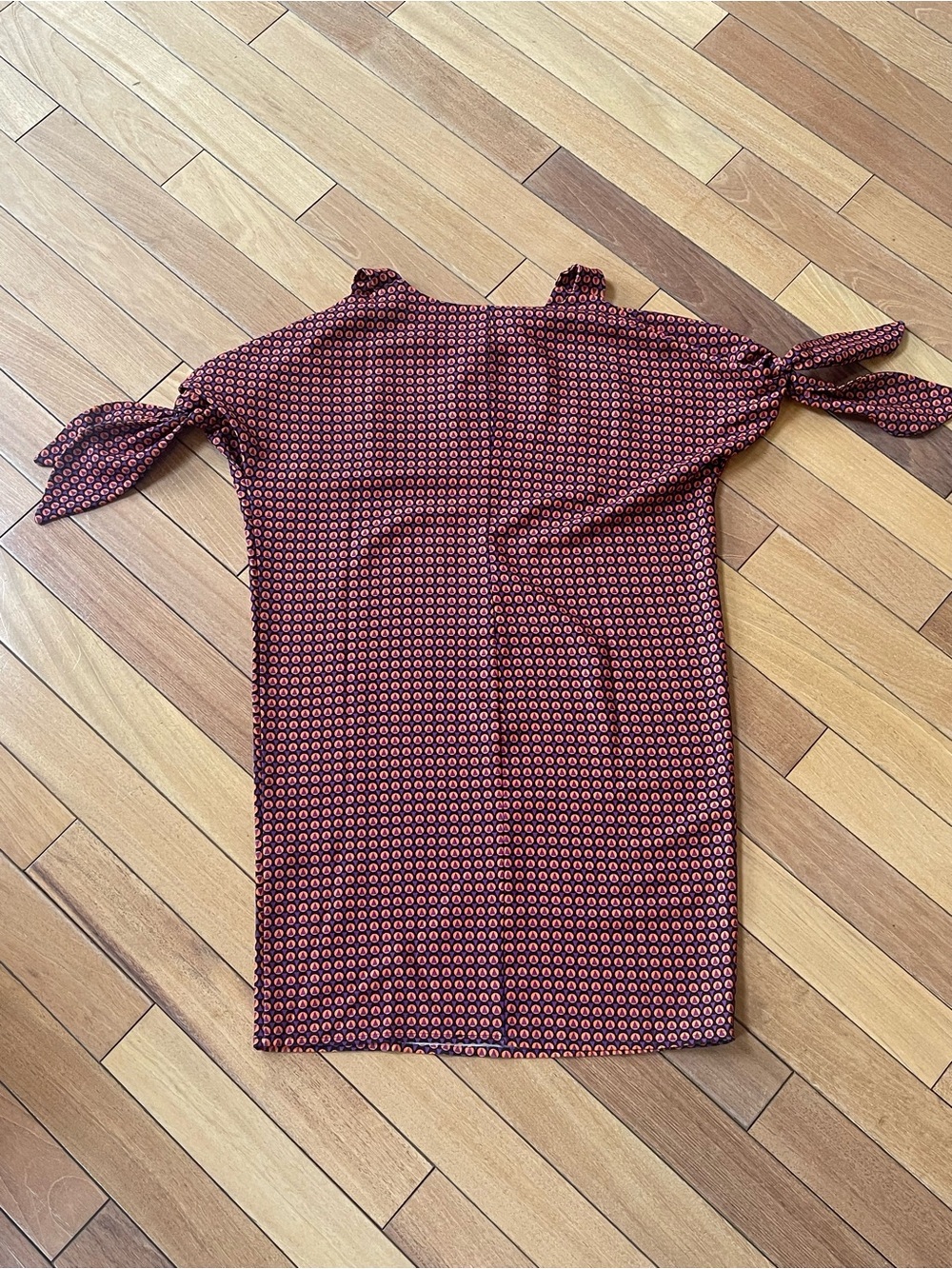 Fresha London Cold Shoulder Tie Sleeve Geometric European Shift Dress NWT Small - Picture 2 of 10